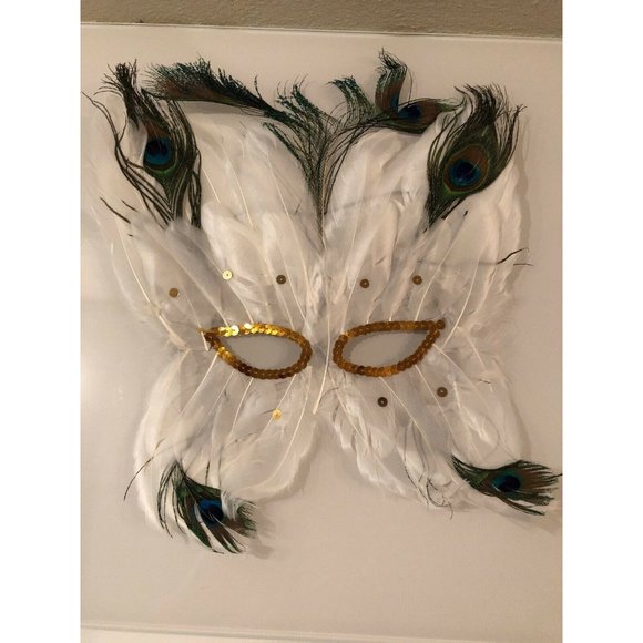 Mardi Gras Mask Feathered - Picture 1 of 2